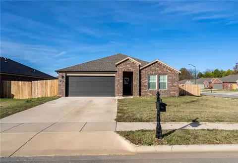 601 W Cattleman Ct, Siloam Springs, AR 72761