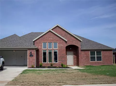 4704 W Triangle St, Fayetteville, AR 72704