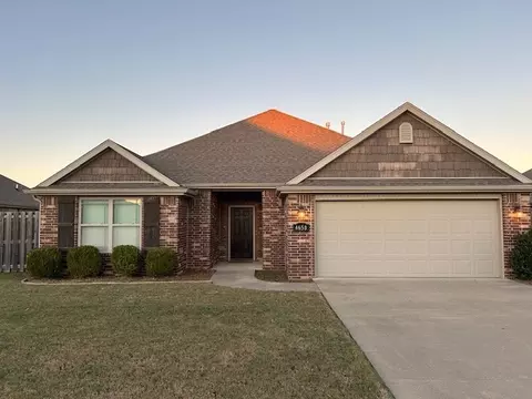 4650 W Croft Dr, Fayetteville, AR 72704