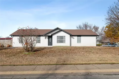 100 Melody St, Lowell, AR 72745