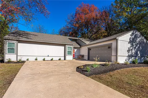 1736 E Overcrest St, Fayetteville, AR 72703