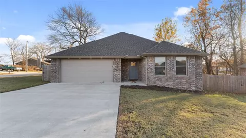 405 Love Ct, Gentry, AR 72734