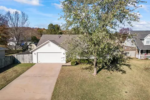 3226 Barite Dr, Fayetteville, AR 72704