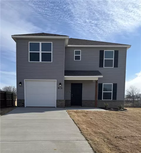 913 S Katlyn Dr, Siloam Springs, AR 72761