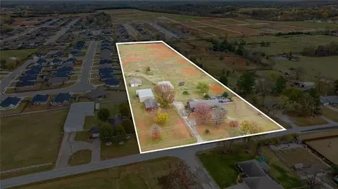 4657 Butterfield Coach Rd, Springdale, AR 72764