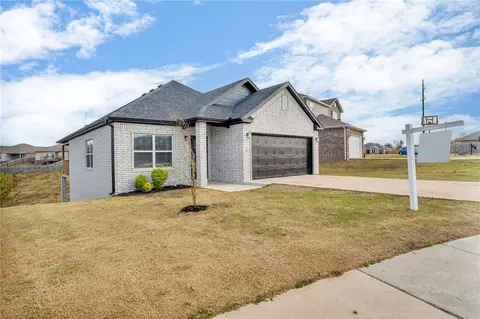 4411 Douglas Ln, Springdale, AR 72762