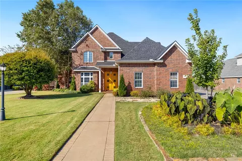 203 NW Yukon Trl, Bentonville, AR 72712