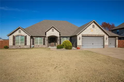 1715 W Gilligan Ave, Rogers, AR 72758