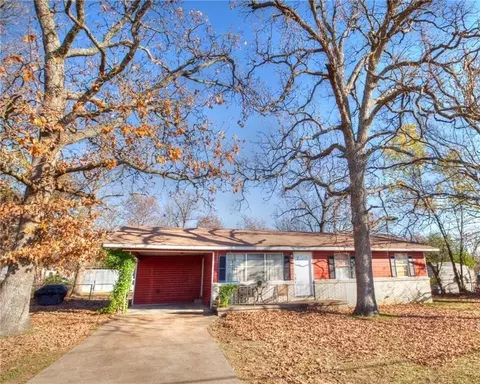 797 N Oak Grove Rd, Springdale, AR 72762