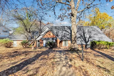 1150 E Bonnie Ln, Fayetteville, AR 72703