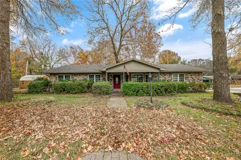 2106 N Briarwood Ave, Fayetteville, AR 72703