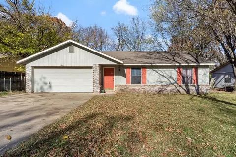 1011 W School St, Siloam Springs, AR 72761