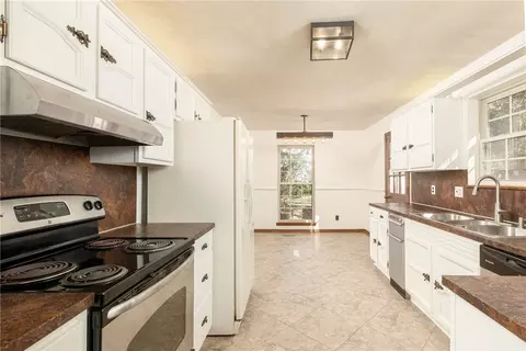 2730 Stagecoach Dr, Fayetteville, AR 72703