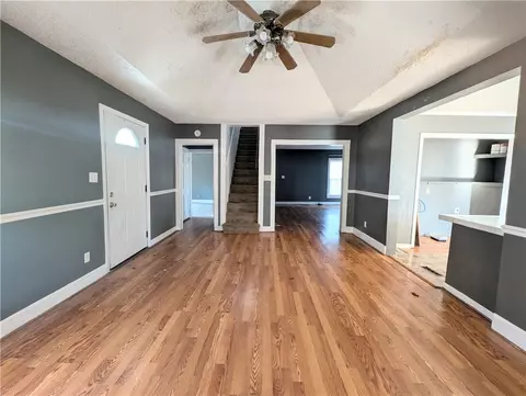 Living - 401 S Cherry St, Harrison, AR 72601 photo 2 of 3