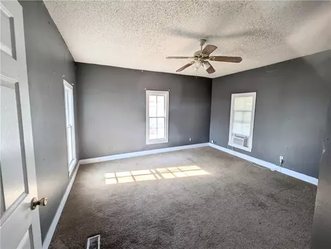 Bedroom - 401 S Cherry St, Harrison, AR 72601 photo 3 of 4
