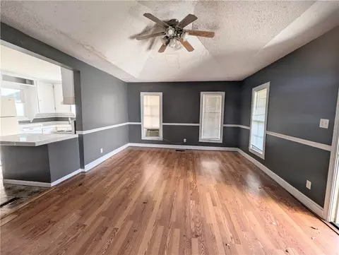 Living - 401 S Cherry St, Harrison, AR 72601 photo 1 of 3