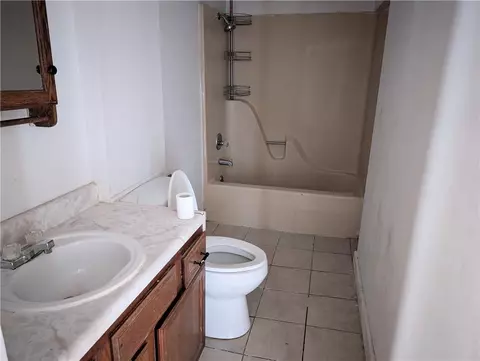 Bath - 401 S Cherry St, Harrison, AR 72601 photo 1 of 3