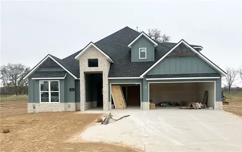 302 Jenna Ln, Gravette, AR 72736