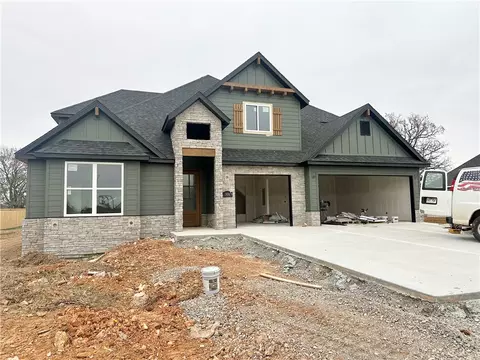 300 Jenna Ln, Gravette, AR 72736