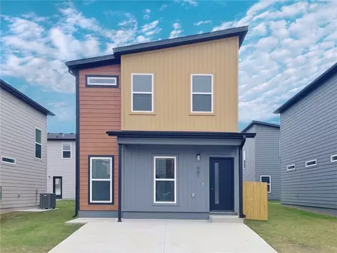 901 Massachusetts Ave, Bentonville, AR 72713