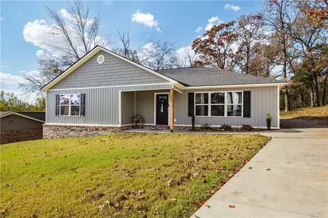 1105 N 21st St, Van Buren, AR 72956