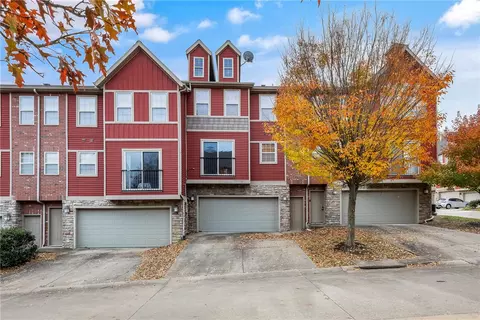 2873 Redstone Dr, Fayetteville, AR 72704