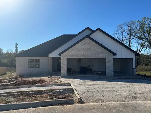 177 W Pitts St, Farmington, AR 72730