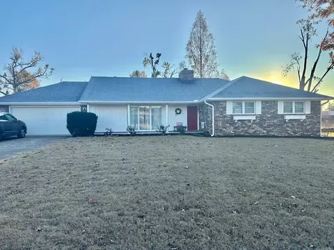 919 S 21st St, Rogers, AR 72758