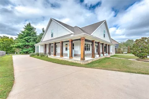 4257 W Mount Comfort Rd, Fayetteville, AR 72704