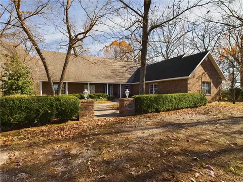 2966 Moffett Ln, Harrison, AR 72601