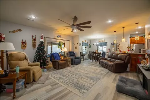 940 Washburn Dr, Pea Ridge, AR 72751