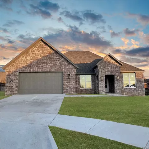 3936 N Grey Squirrel Dr, Fayetteville, AR 72704