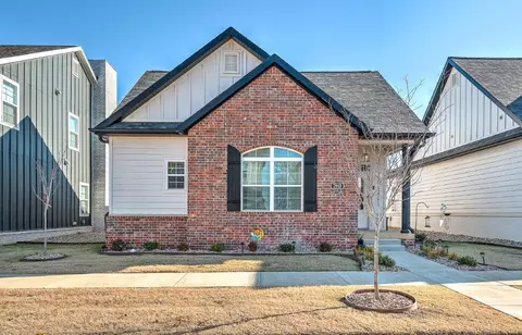 2103 SW Poppy St, Bentonville, AR 72712