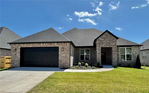 2894 N Grey Squirrel Dr, Fayetteville, AR 72704