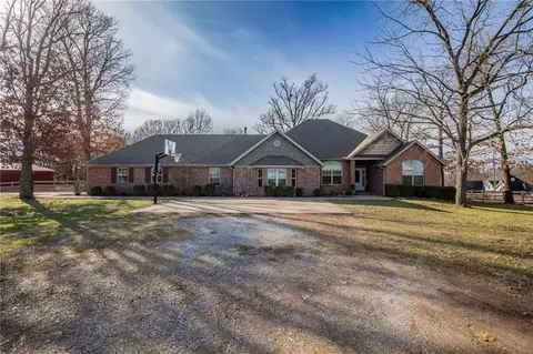 9989 Kitty Rd, Gravette, AR 72736