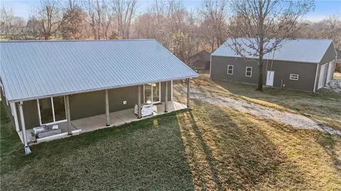 28494 3rd St, Seligman, MO 65745