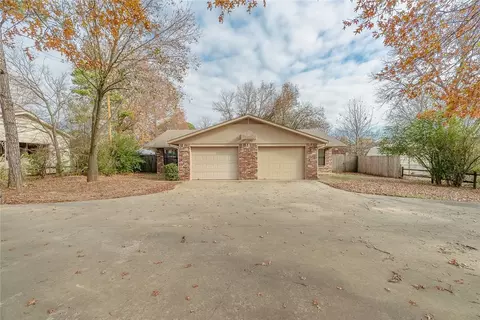 372-374 S Crossover Rd, Fayetteville, AR 72701