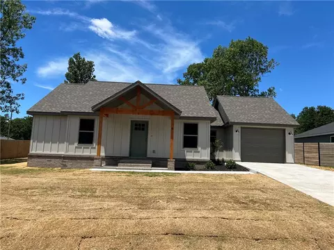 30 Eastleigh Dr, Bella Vista, AR 72714
