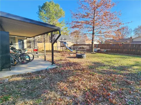105 Wright Ave, Springdale, AR 72764 photo 8