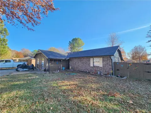105 Wright Ave, Springdale, AR 72764 photo 4