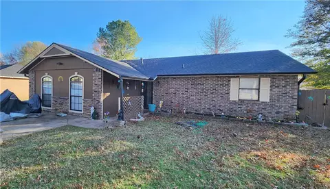 105 Wright Ave, Springdale, AR 72764
