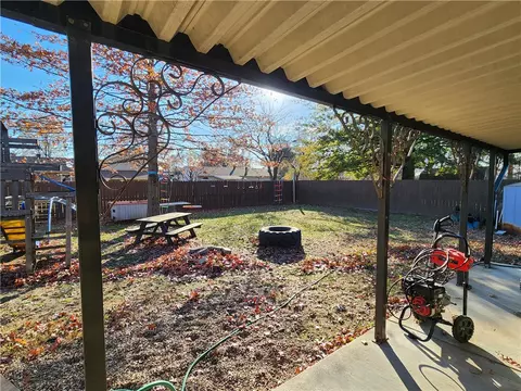 105 Wright Ave, Springdale, AR 72764 photo 9