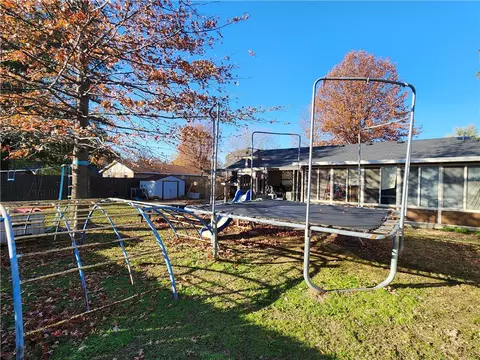 105 Wright Ave, Springdale, AR 72764 photo 11