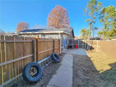 105 Wright Ave, Springdale, AR 72764 photo 13