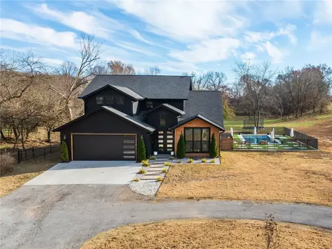 412 NW Cowan Ave, Gentry, AR 72734