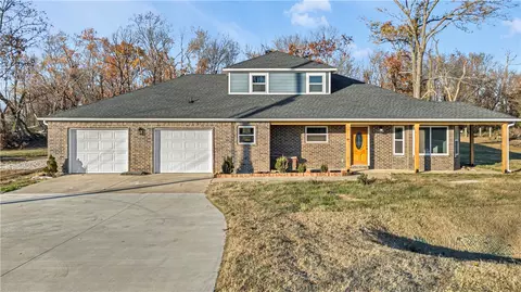 4701 W Oak St, Rogers, AR 72758