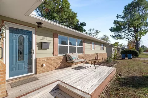 312 Crestview Dr, Bentonville, AR 72712