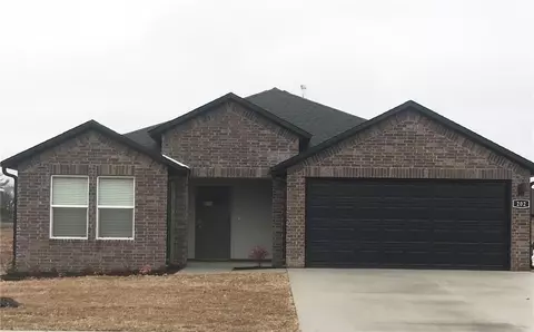 202 Collie Ave, Lowell, AR 72745