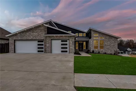 1500 Bristol Ln, Centerton, AR 72719