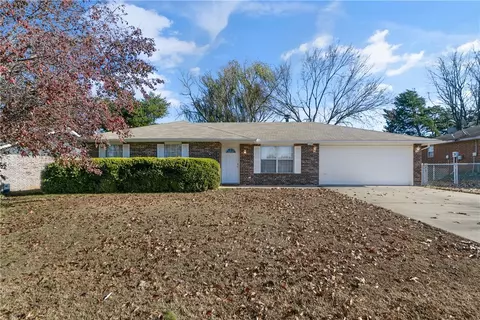 1630 N Plum Tree Dr, Fayetteville, AR 72704